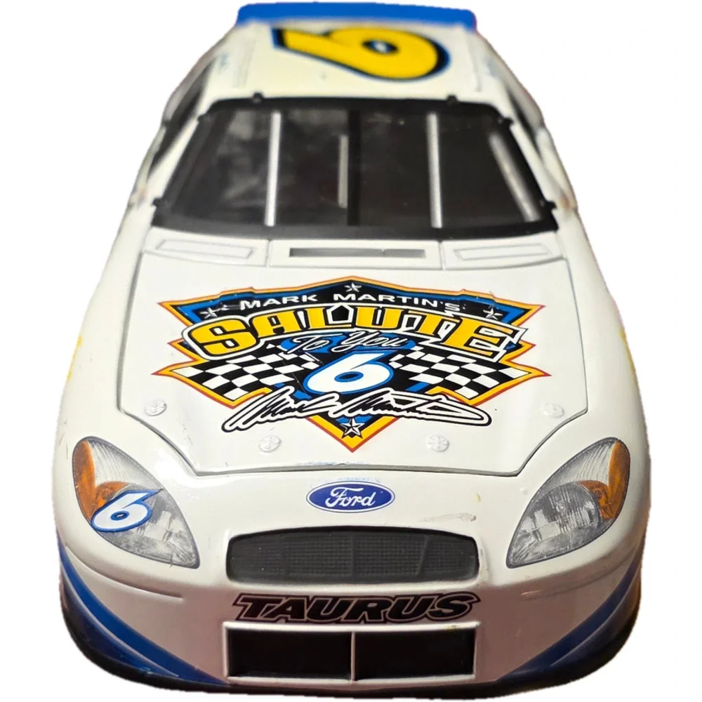 Mark Martin #6 Salute to You 2005 Ford Taurus 1:24 Team Caliber NASCAR